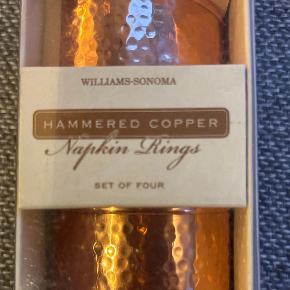 New in box Williams Sonoma Oval Copper Napkin Rings Set of Four